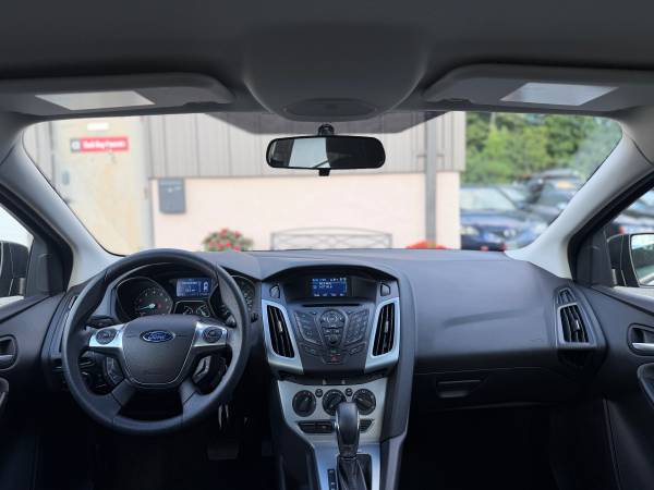 2012 Ford Focus SE 4dr Sedan Automatic — photo 12