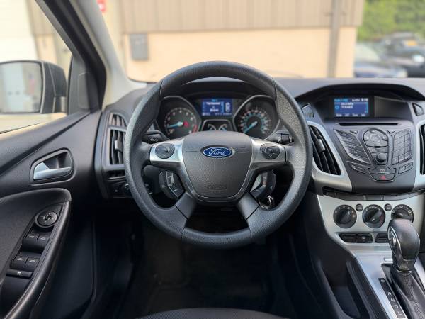 2012 Ford Focus SE 4dr Sedan Automatic — photo 11