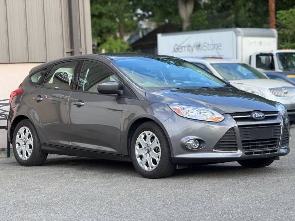 2012 Ford Focus SE 4dr Sedan Automatic — photo 1