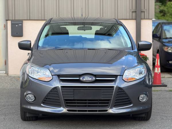 2012 Ford Focus SE 4dr Sedan Automatic — photo 2