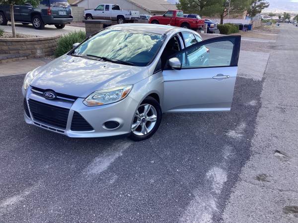 2013 Ford Focus SE 4dr Sedan Automatic — photo 1