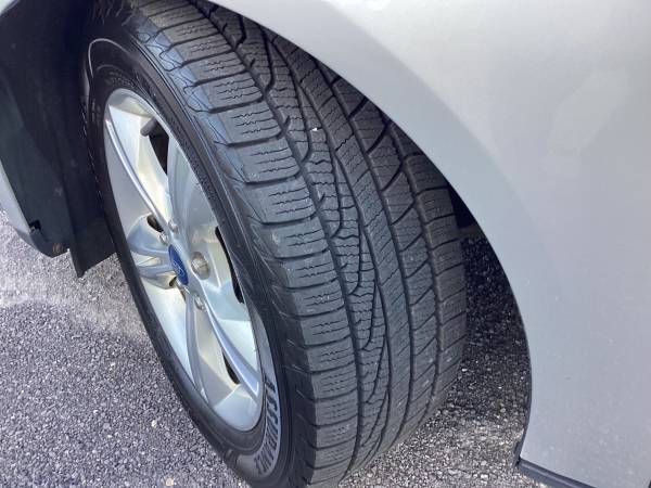 2013 Ford Focus SE 4dr Sedan Automatic — photo 3
