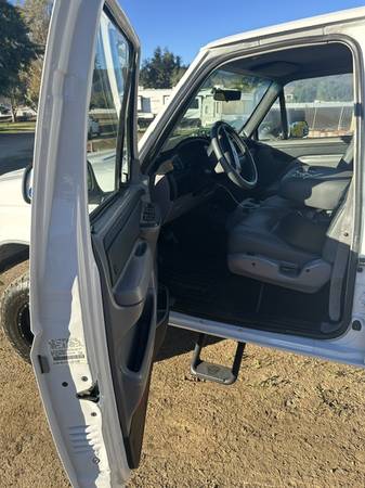 1997 Ford F 350 XLT 2dr 4WD Standard Cab LB — photo 2