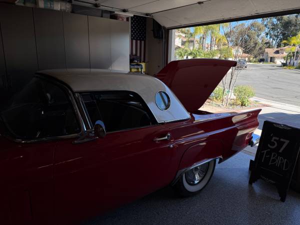 1957 Ford Thunderbird — photo 8