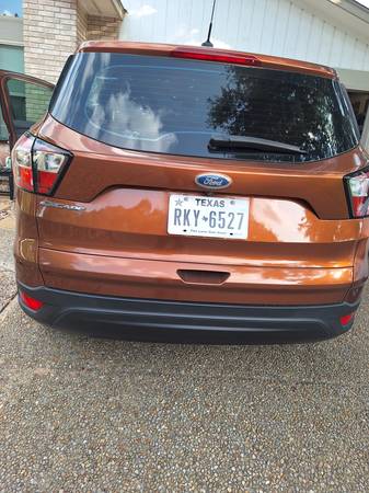 2017 Ford Escape SE 4dr Front-wheel Drive Automatic — photo 4