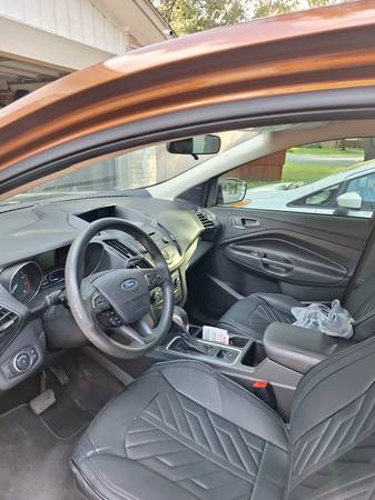 2017 Ford Escape SE 4dr Front-wheel Drive Automatic — photo 5