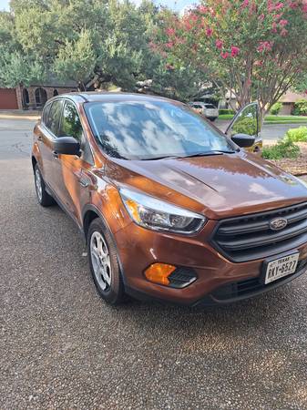 2017 Ford Escape SE 4dr Front-wheel Drive Automatic — photo 1