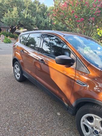 2017 Ford Escape SE 4dr Front-wheel Drive Automatic — photo 2