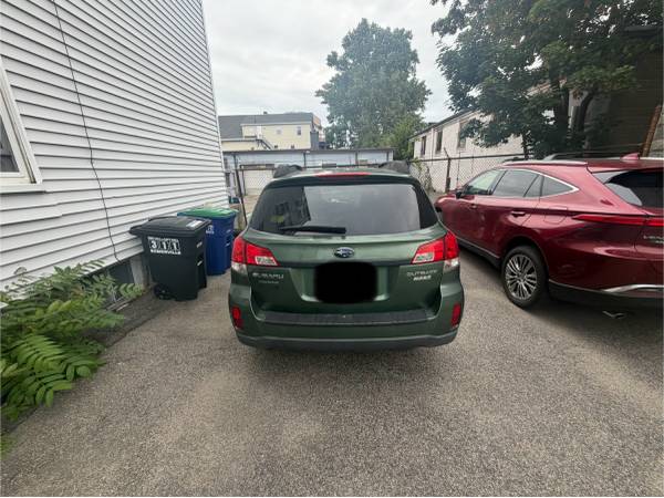 2010 Subaru Outback 2.5i Limited — photo 3