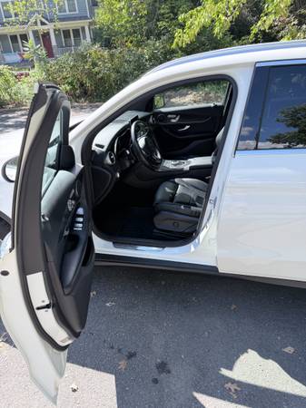 2018 Mercedes-Benz GLC 300 Base GLC 300 4dr 4x2 Automatic — photo 6