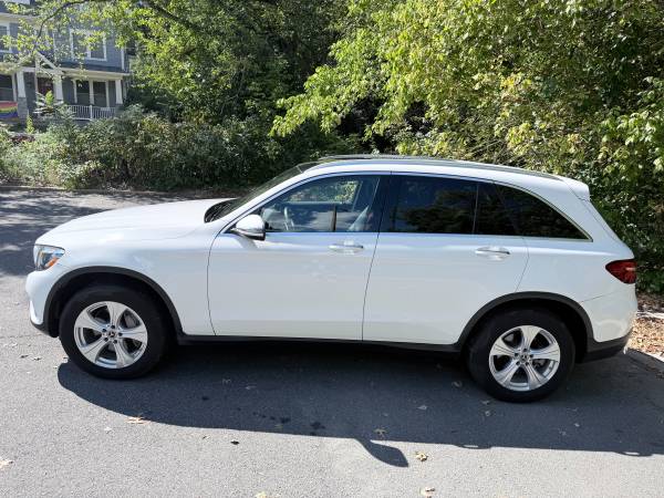 2018 Mercedes-Benz GLC 300 Base GLC 300 4dr 4x2 Automatic — photo 3