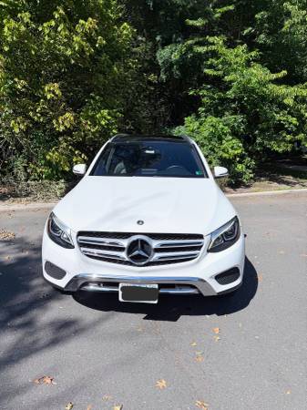 2018 Mercedes-Benz GLC 300 Base GLC 300 4dr 4x2 Automatic — photo 2
