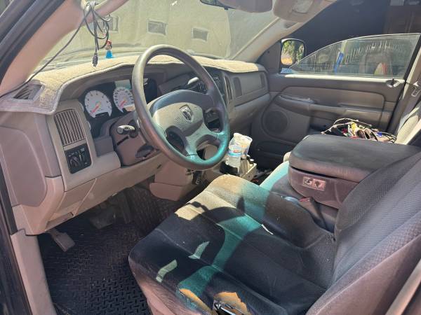 2004 Dodge RAM 1500 ST 4x4 Quad Cab 140.5 in. WB Manual — photo 5