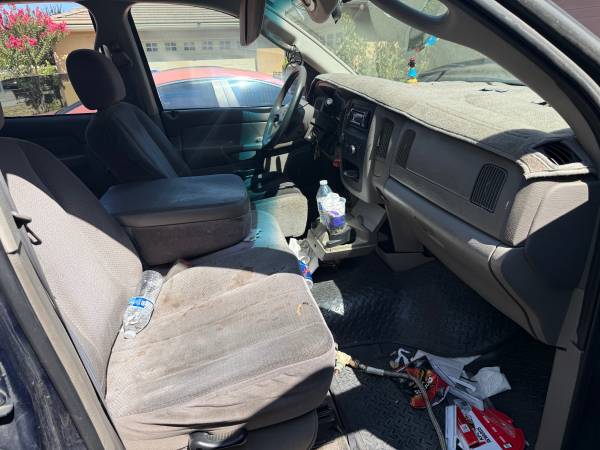 2004 Dodge RAM 1500 ST 4x4 Quad Cab 140.5 in. WB Manual — photo 7
