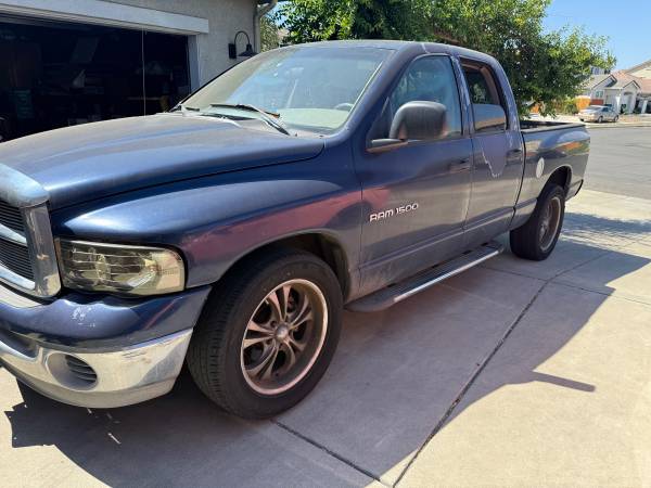 2004 Dodge RAM 1500 ST 4x4 Quad Cab 140.5 in. WB Manual — photo 1