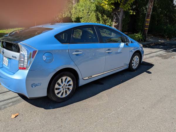 2012 Toyota Prius Plug IN Base 5dr Hatchback CVT — photo 2