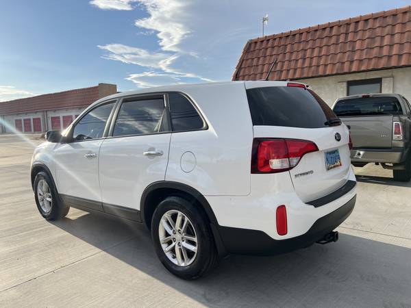 2015 KIA Sorento LX — photo 6