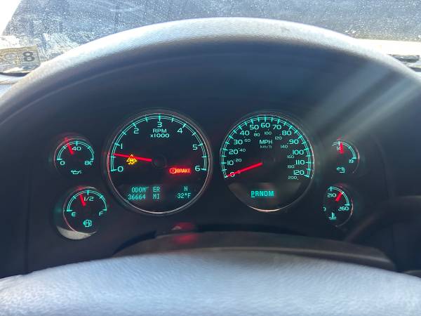 2009 GMC Yukon XL 2500 SLE1 4x2 Automatic — photo 4