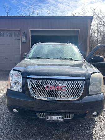 2009 GMC Yukon XL 2500 SLE1 4x2 Automatic — photo 2