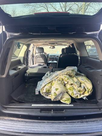 2009 GMC Yukon XL 2500 SLE1 4x2 Automatic — photo 5