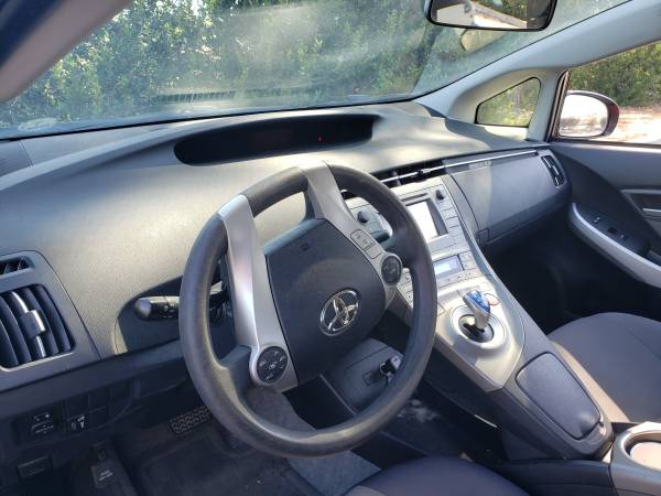 2014 Toyota Prius Two 5dr Hatchback CVT — photo 6