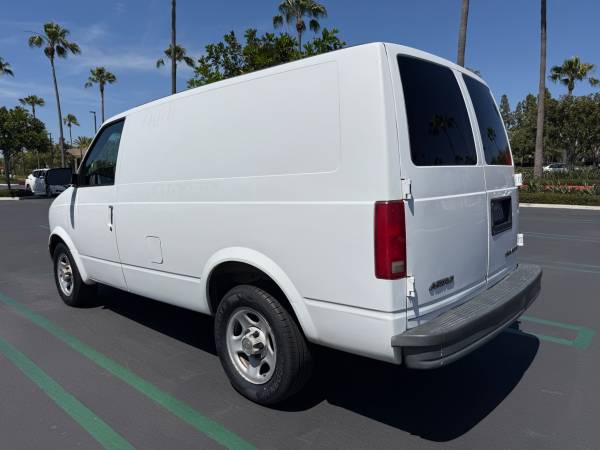 2003 Chevrolet Astro Upfitter All-Wheel Drive Cargo Van Automatic — photo 3