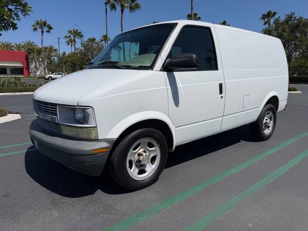2003 Chevrolet Astro Upfitter All-Wheel Drive Cargo Van Automatic — photo 1