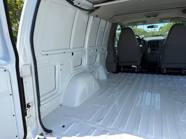 2003 Chevrolet Astro Upfitter All-Wheel Drive Cargo Van Automatic — photo 12