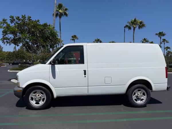 2003 Chevrolet Astro Upfitter All-Wheel Drive Cargo Van Automatic — photo 2