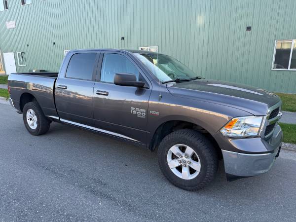 2019 RAM 1500 Classic SLT 4x4 Quad Cab 140 in. WB Automatic — photo 2