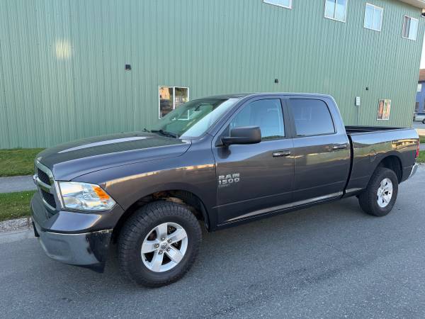 2019 RAM 1500 Classic SLT 4x4 Quad Cab 140 in. WB Automatic — photo 5