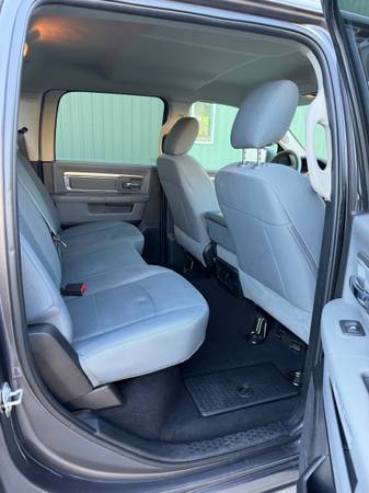 2019 RAM 1500 Classic SLT 4x4 Quad Cab 140 in. WB Automatic — photo 7