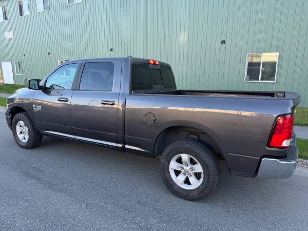 2019 RAM 1500 Classic SLT 4x4 Quad Cab 140 in. WB Automatic — photo 4