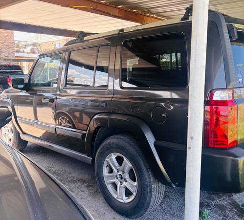 2006 Jeep Commander Base 4dr 4x4 Automatic — photo 4
