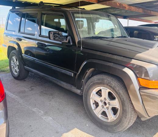 2006 Jeep Commander Base 4dr 4x4 Automatic — photo 3