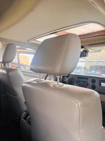 2006 Jeep Commander Base 4dr 4x4 Automatic — photo 6