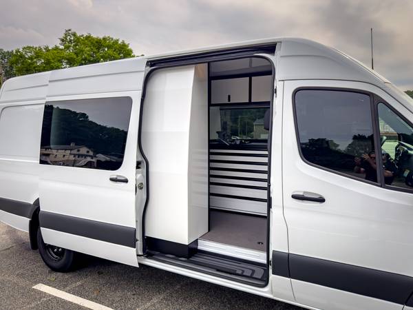 2024 Mercedes-Benz Sprinter 3500xd High Roof 4 Cyl Diesel HO Sprinter 3500XD Extended Cargo Van 170 in. WB All Wheel Drive Automatic — photo 9