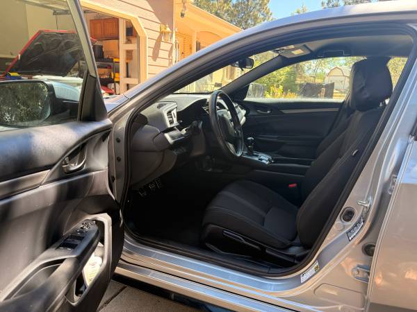 2018 Honda Civic LX 2dr Coupe CVT — photo 4
