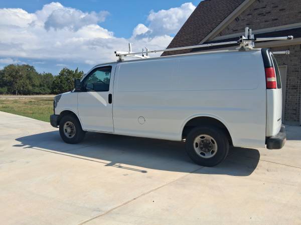 2009 Chevrolet Express 2500 Work Van Rear-wheel Drive Extended Cargo Van Automatic — photo 1