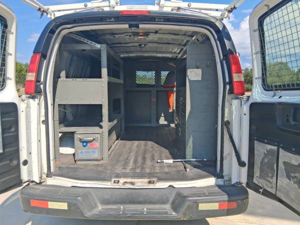 2009 Chevrolet Express 2500 Work Van Rear-wheel Drive Extended Cargo Van Automatic — photo 3