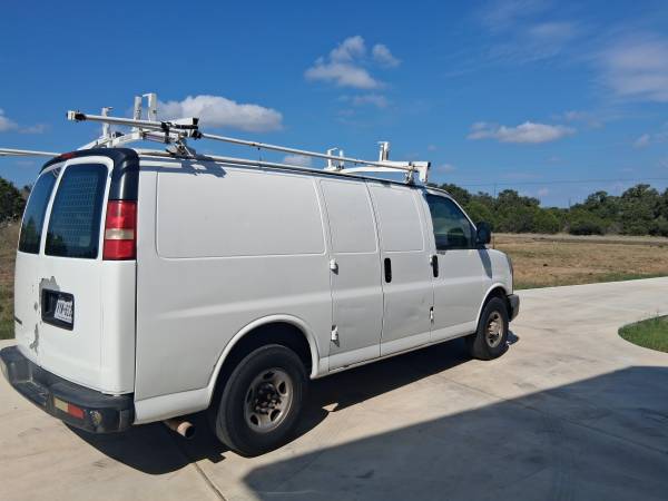 2009 Chevrolet Express 2500 Work Van Rear-wheel Drive Extended Cargo Van Automatic — photo 2