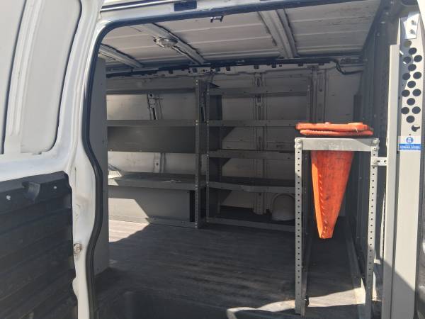 2009 Chevrolet Express 2500 Work Van Rear-wheel Drive Extended Cargo Van Automatic — photo 4