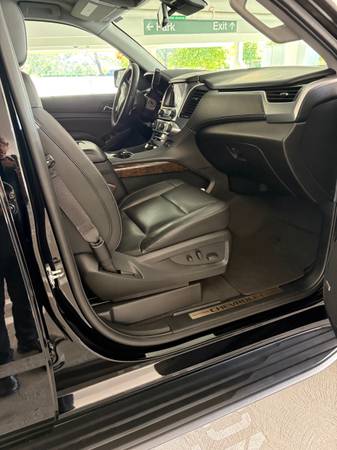 2020 Chevrolet Suburban LT 4x4 Automatic — photo 4