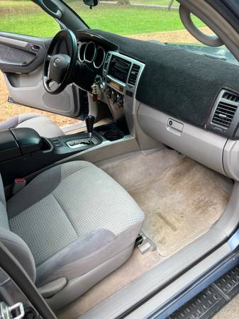 2004 Toyota 4runner SR5 V8 4x2 Automatic — photo 9