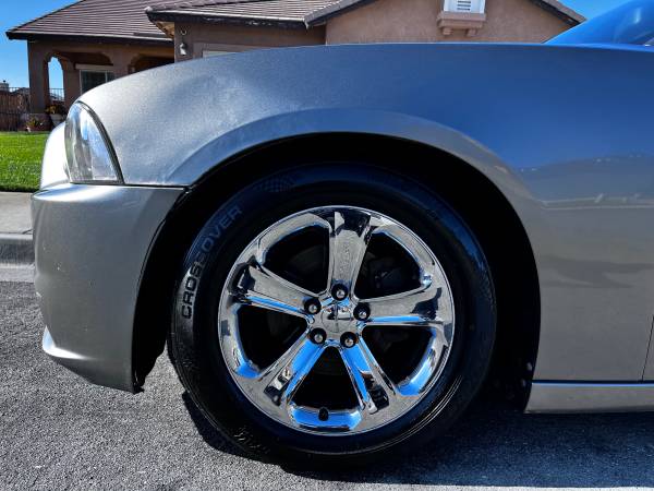2012 Dodge Charger SXT 4dr All-wheel Drive Sedan Automatic — photo 4