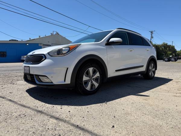 2017 KIA Niro Touring — photo 1