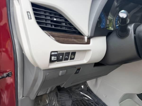 2017 Toyota Sienna LE 7 Passenger — photo 10
