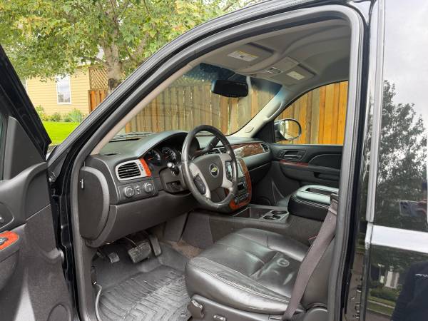 2014 Chevrolet Suburban 1500 LT 4x2 Automatic — photo 5