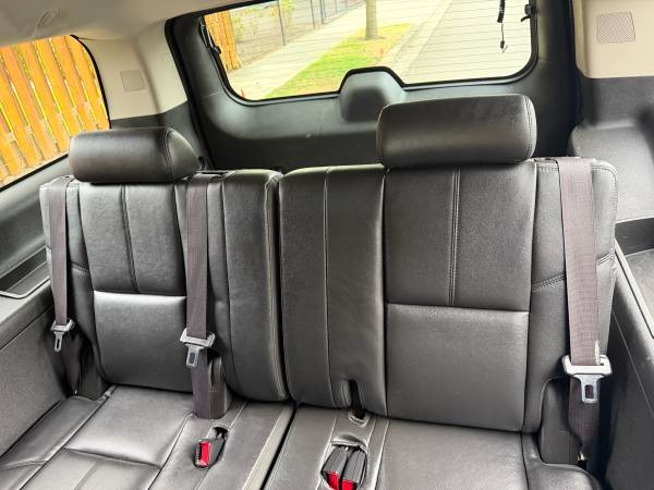 2014 Chevrolet Suburban 1500 LT 4x2 Automatic — photo 8