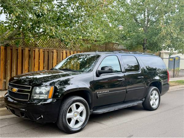 2014 Chevrolet Suburban 1500 LT 4x2 Automatic — photo 1